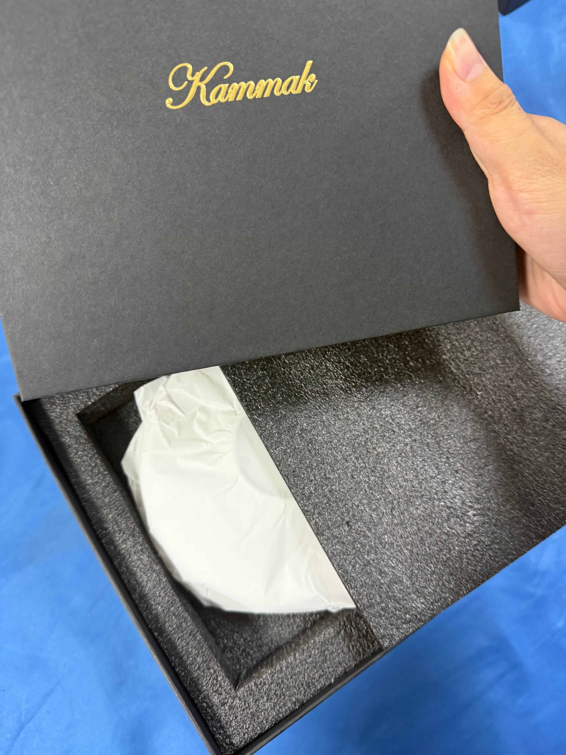 Individual paper wrapping for glassware packaging to prevent surface friction and cosmetic marks during shipping