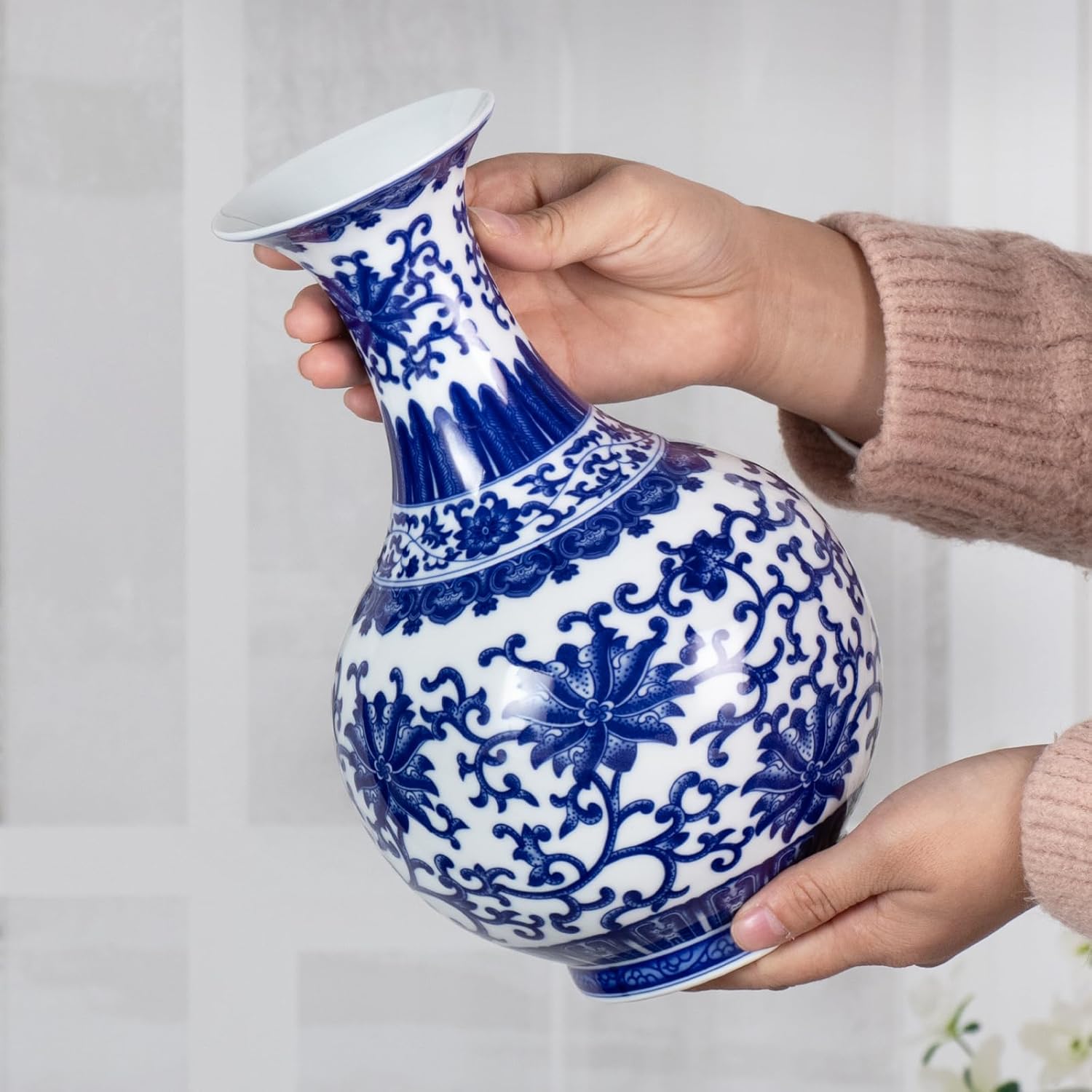 KAMMAK ceramic vase detail image 4