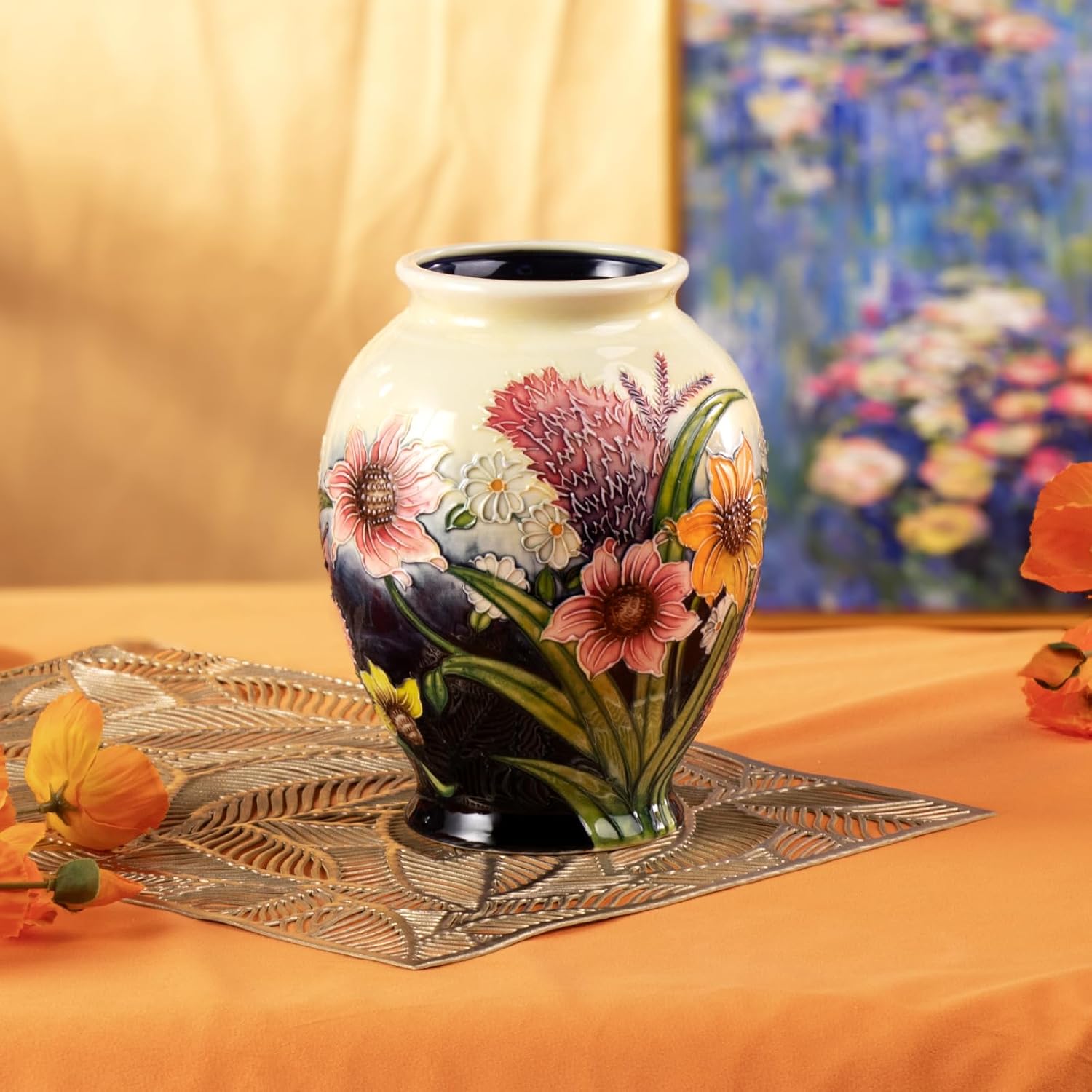 KAMMAK ceramic vase detail image 2