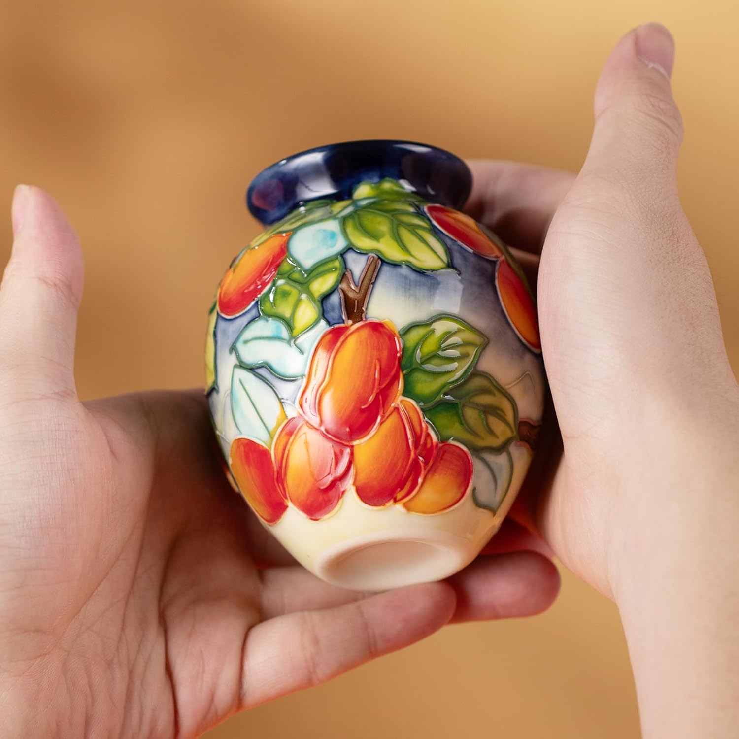 KAMMAK ceramic vase detail image 2