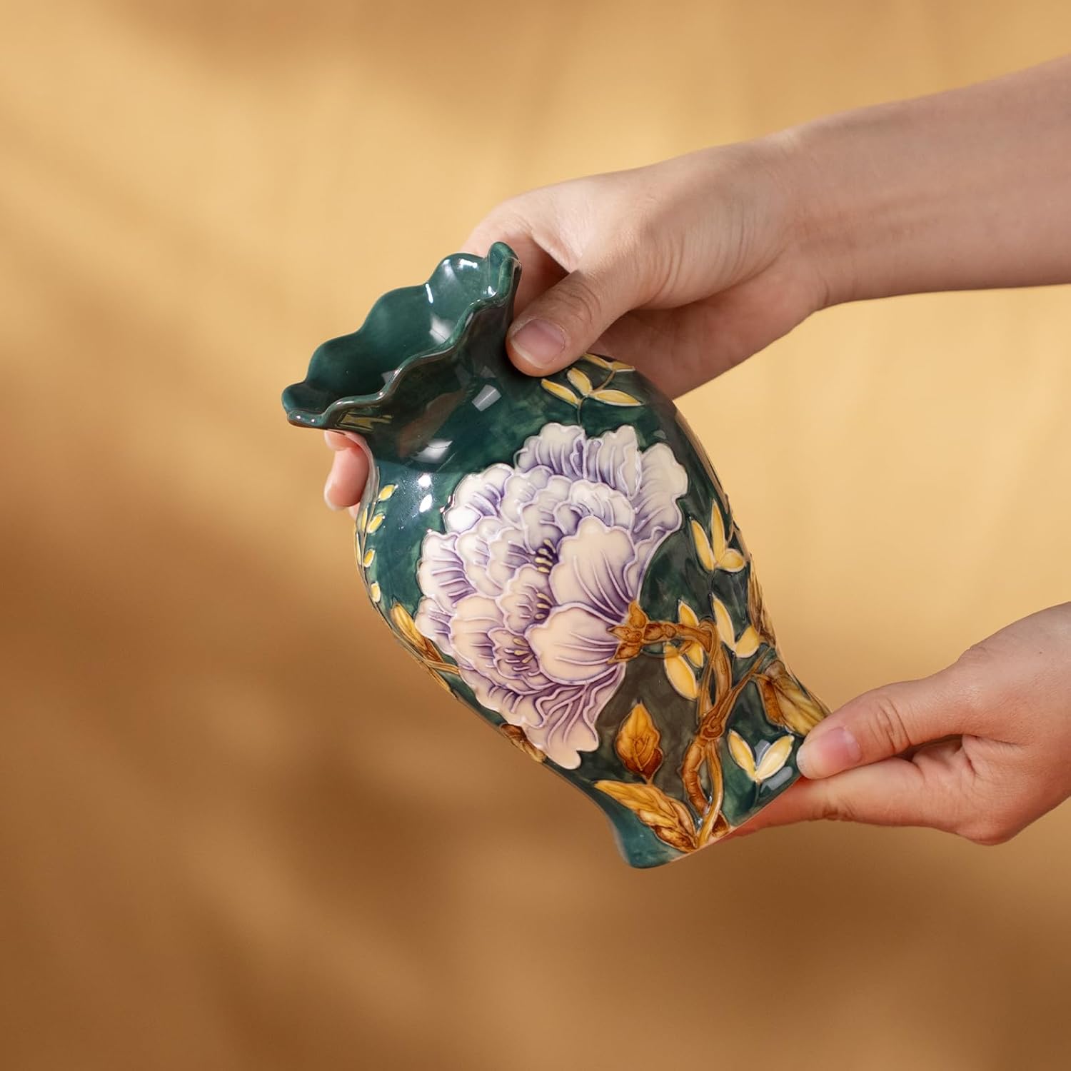 KAMMAK ceramic vase detail image 3