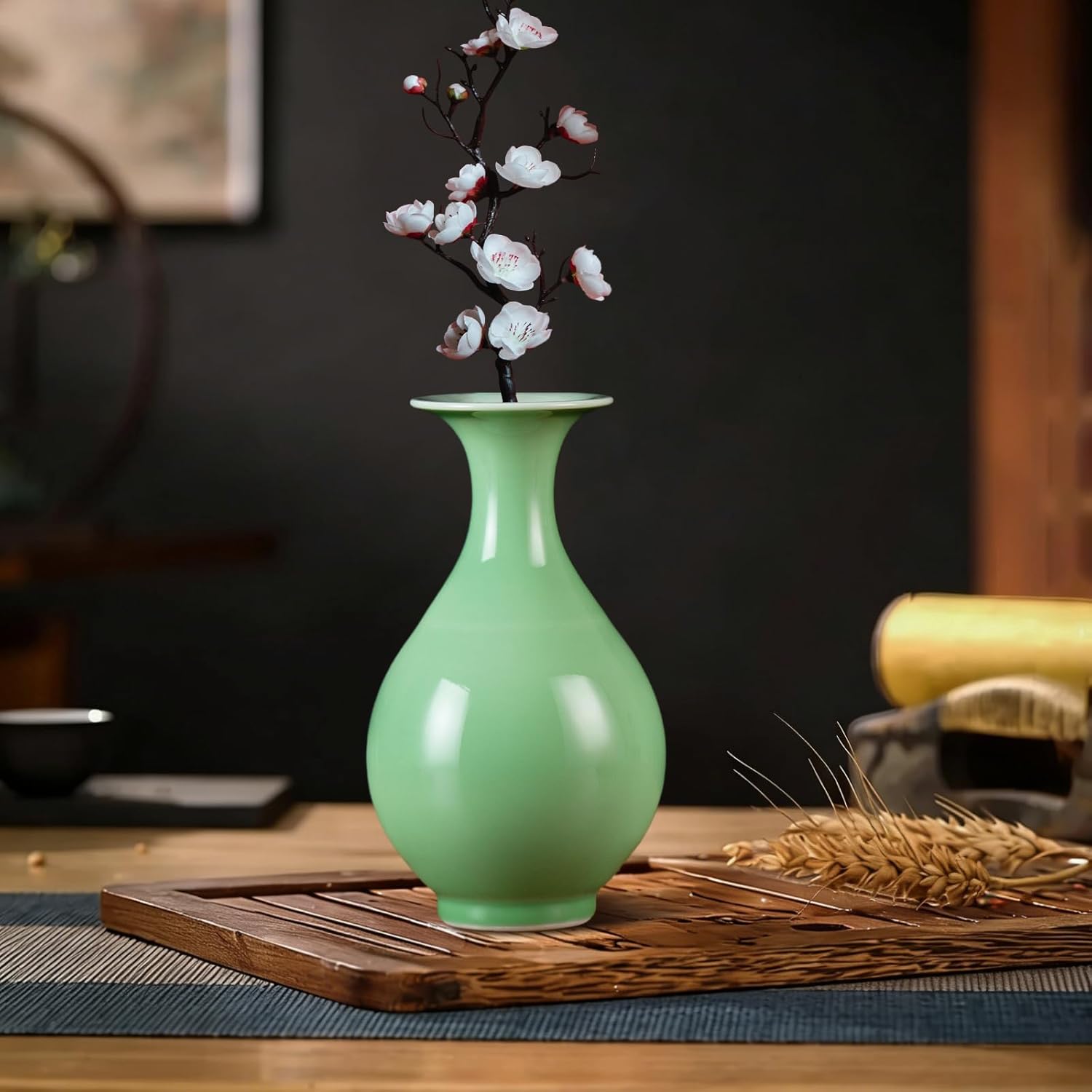 KAMMAK ceramic vase detail image 4