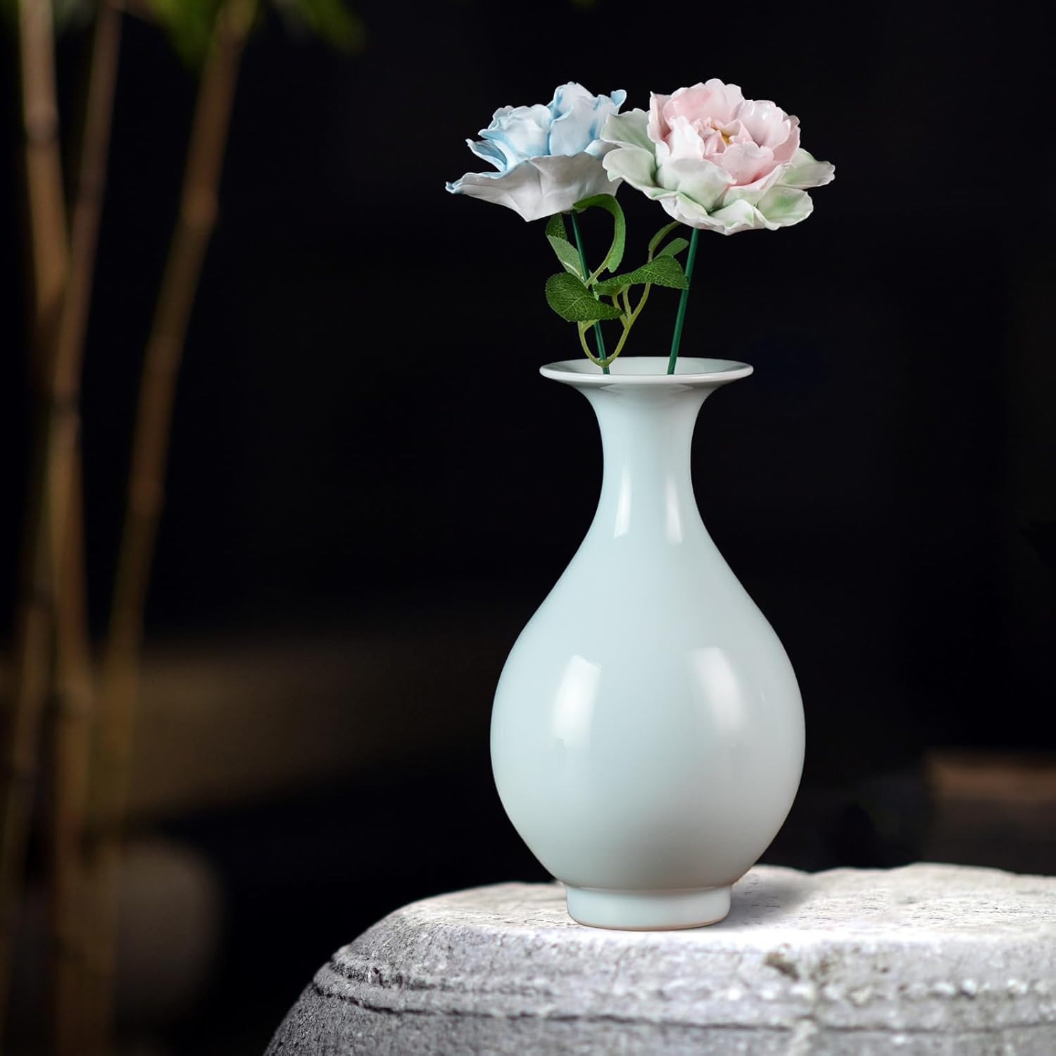 KAMMAK ceramic vase detail image 1