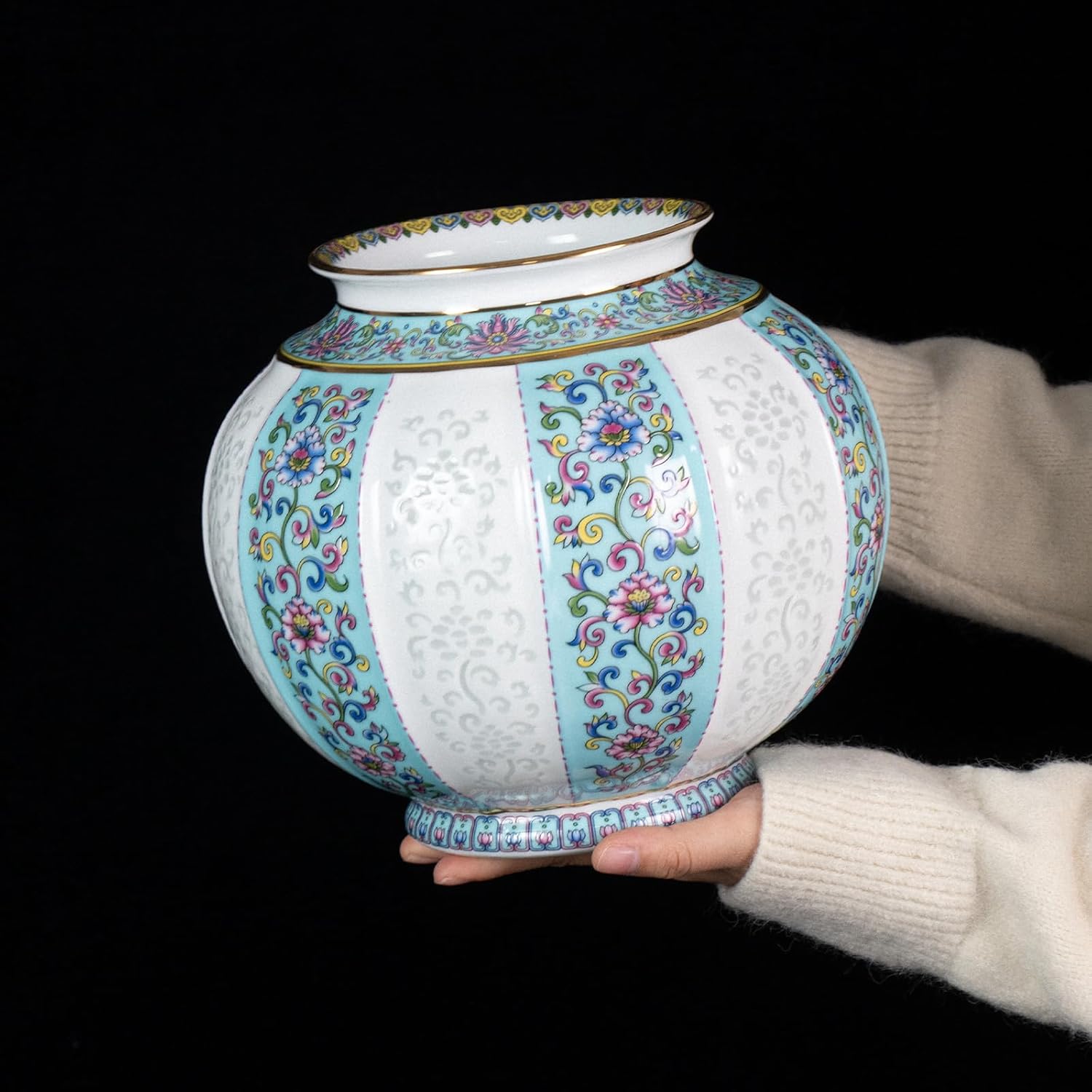 KAMMAK ceramic vase detail image 2