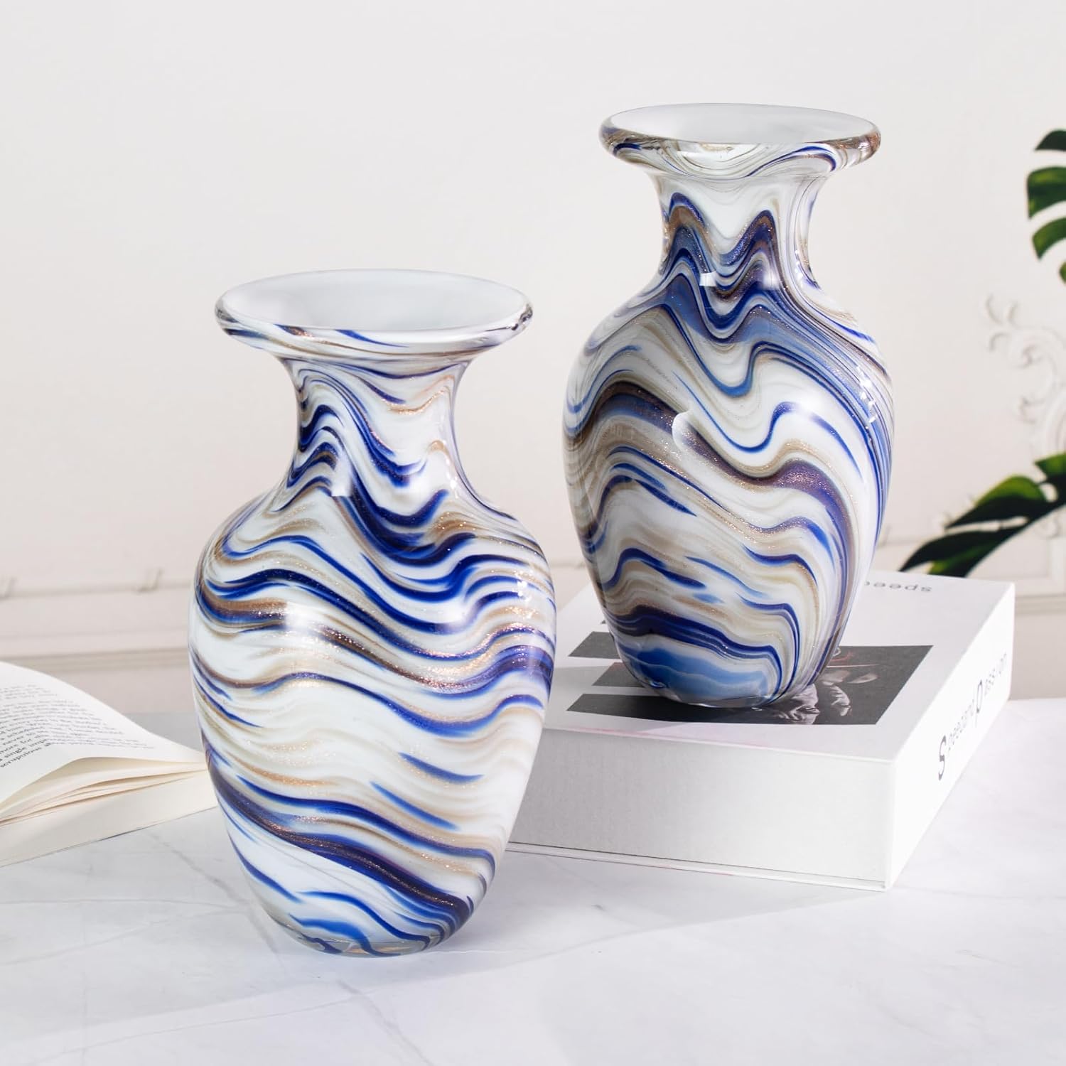 KAMMAK decorative glass vase detail image 1