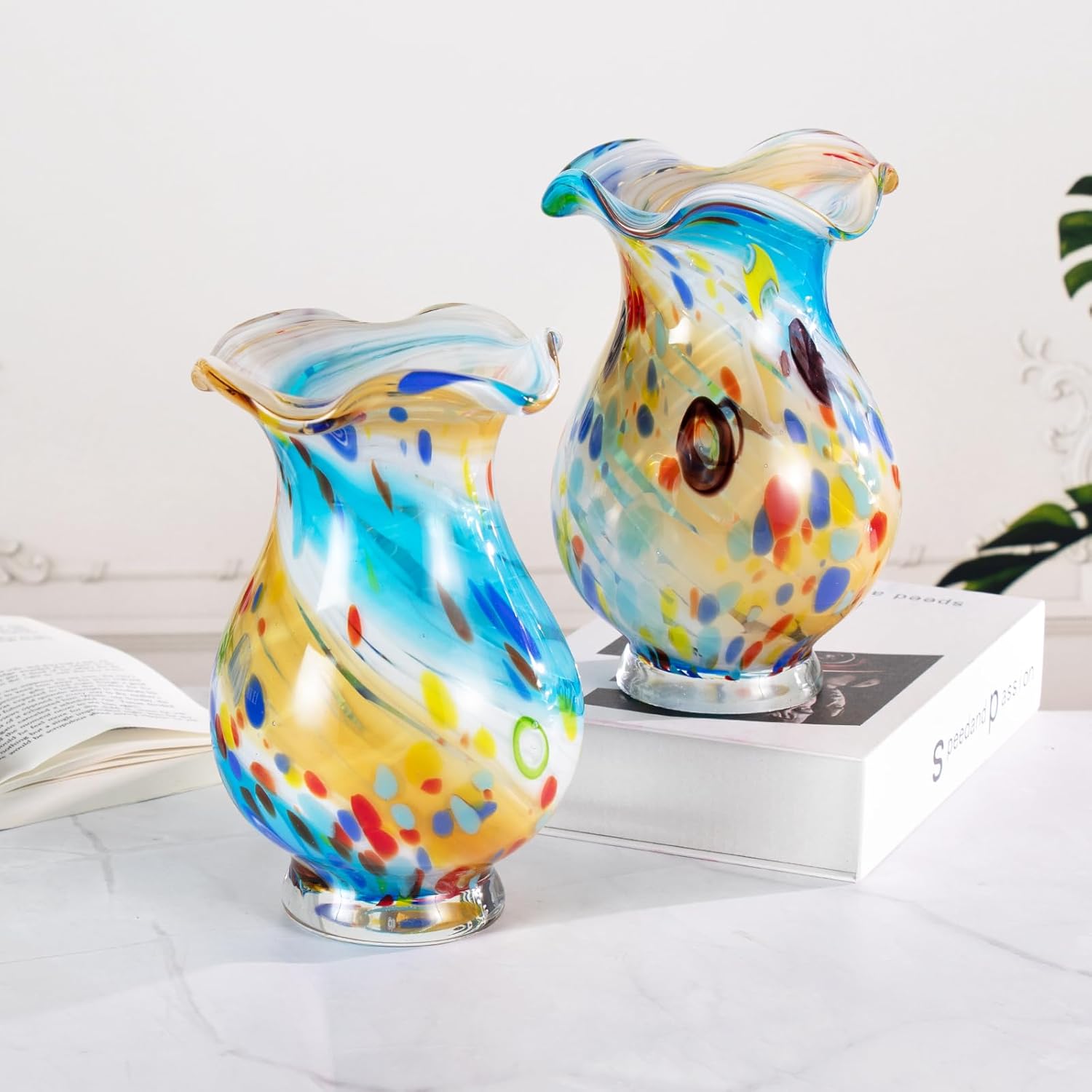 KAMMAK decorative glass vase detail image 1