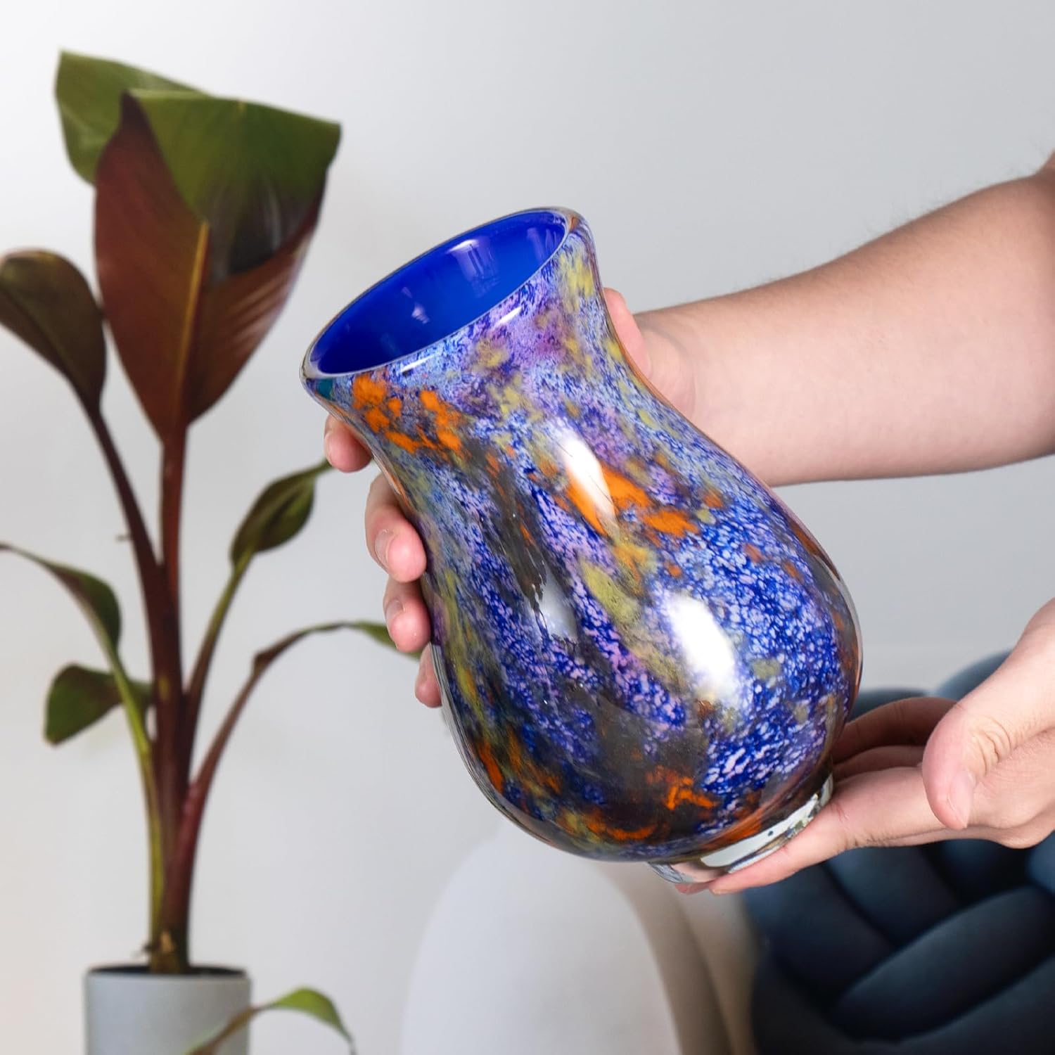 KAMMAK decorative glass vase detail image 4