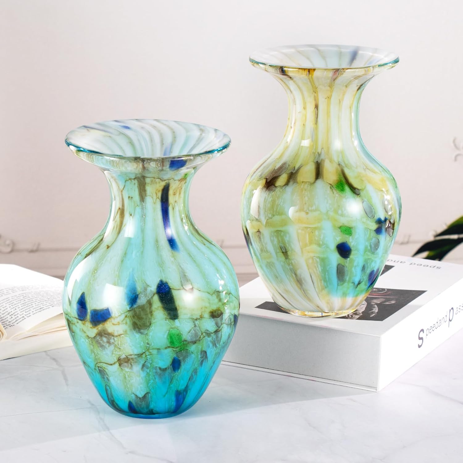 KAMMAK decorative glass vase detail image 1