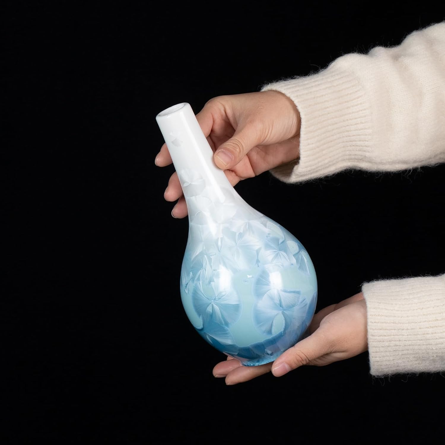 KAMMAK colored ceramic vase - decorative detail image 4