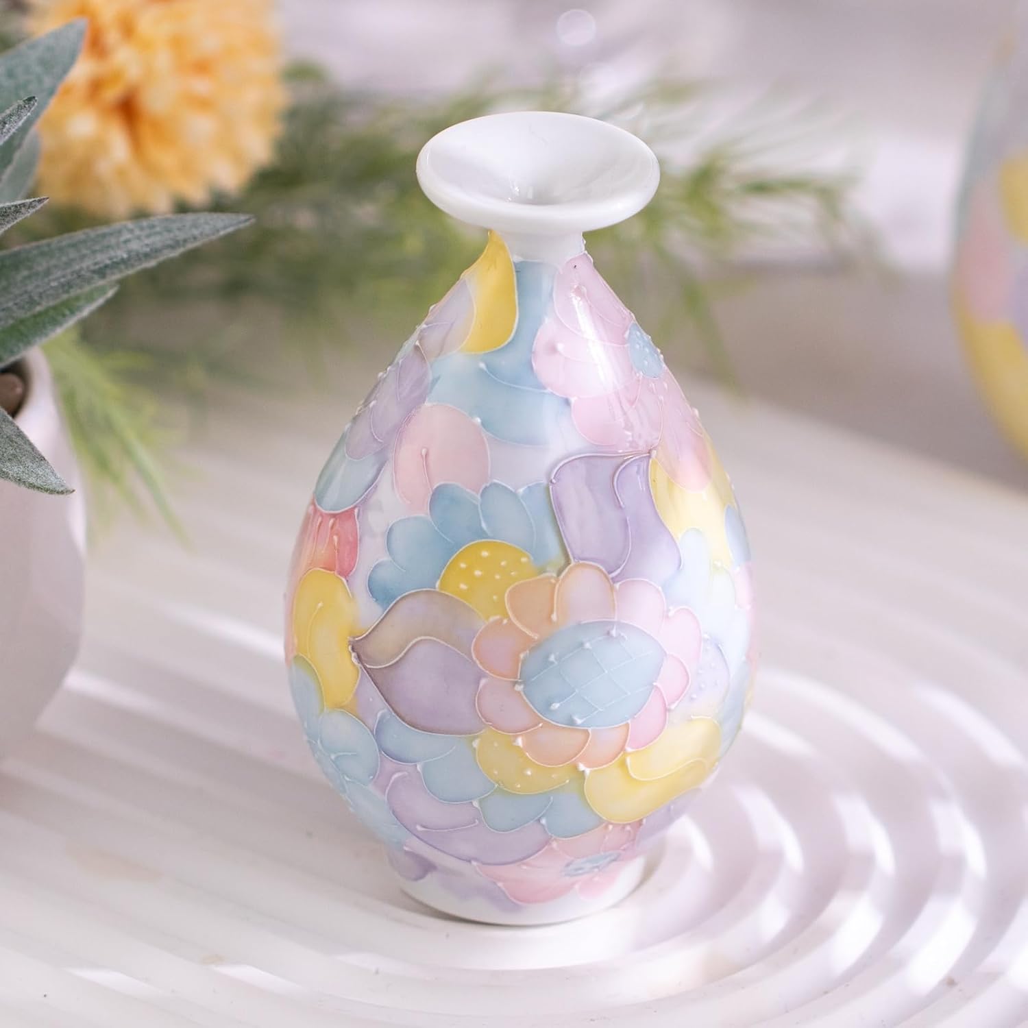KAMMAK colored ceramic vase - decorative detail image 3