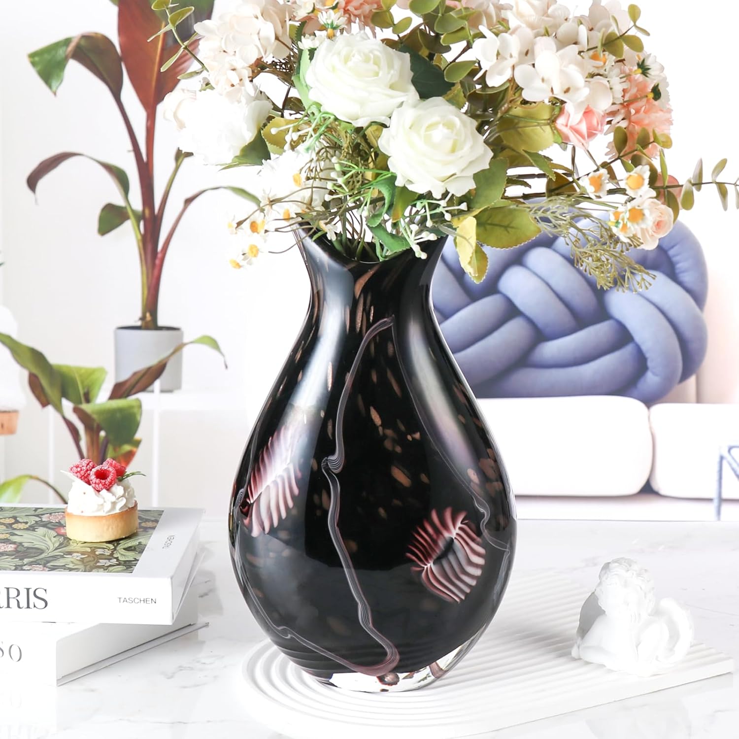 KAMMAK colored glass vase detail image 2
