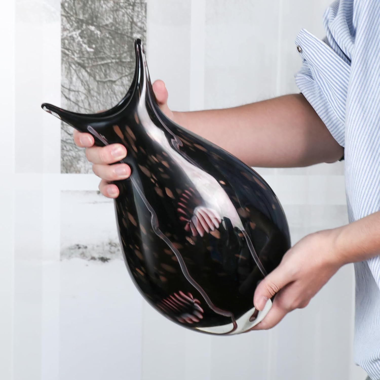 KAMMAK colored glass vase detail image 4
