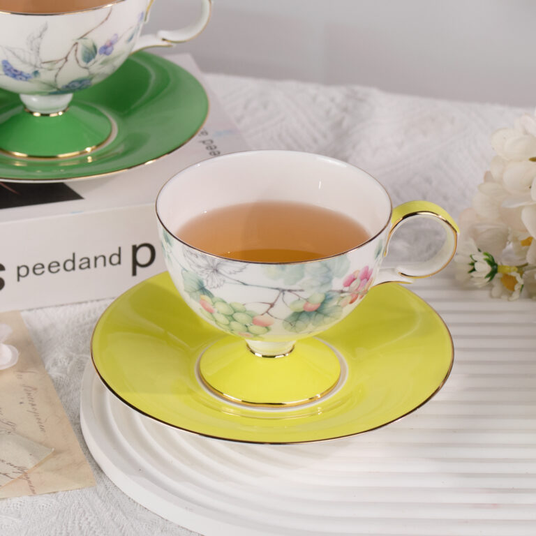 Ceramic Tea Cup and Saucer Set with Gold Trim, Grape – detail view 3