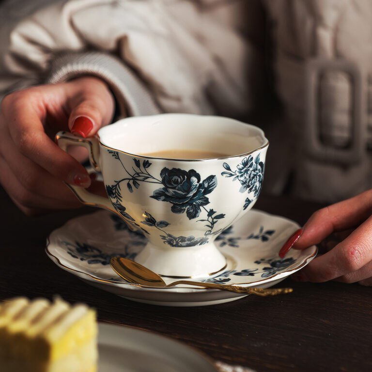 Tea Cups and Saucers Set of 2 Porcelain Coffee Cups – detail view 4