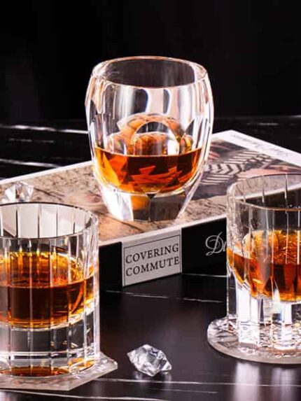 KAMMAK whiskey glasses with faceted crystal texture