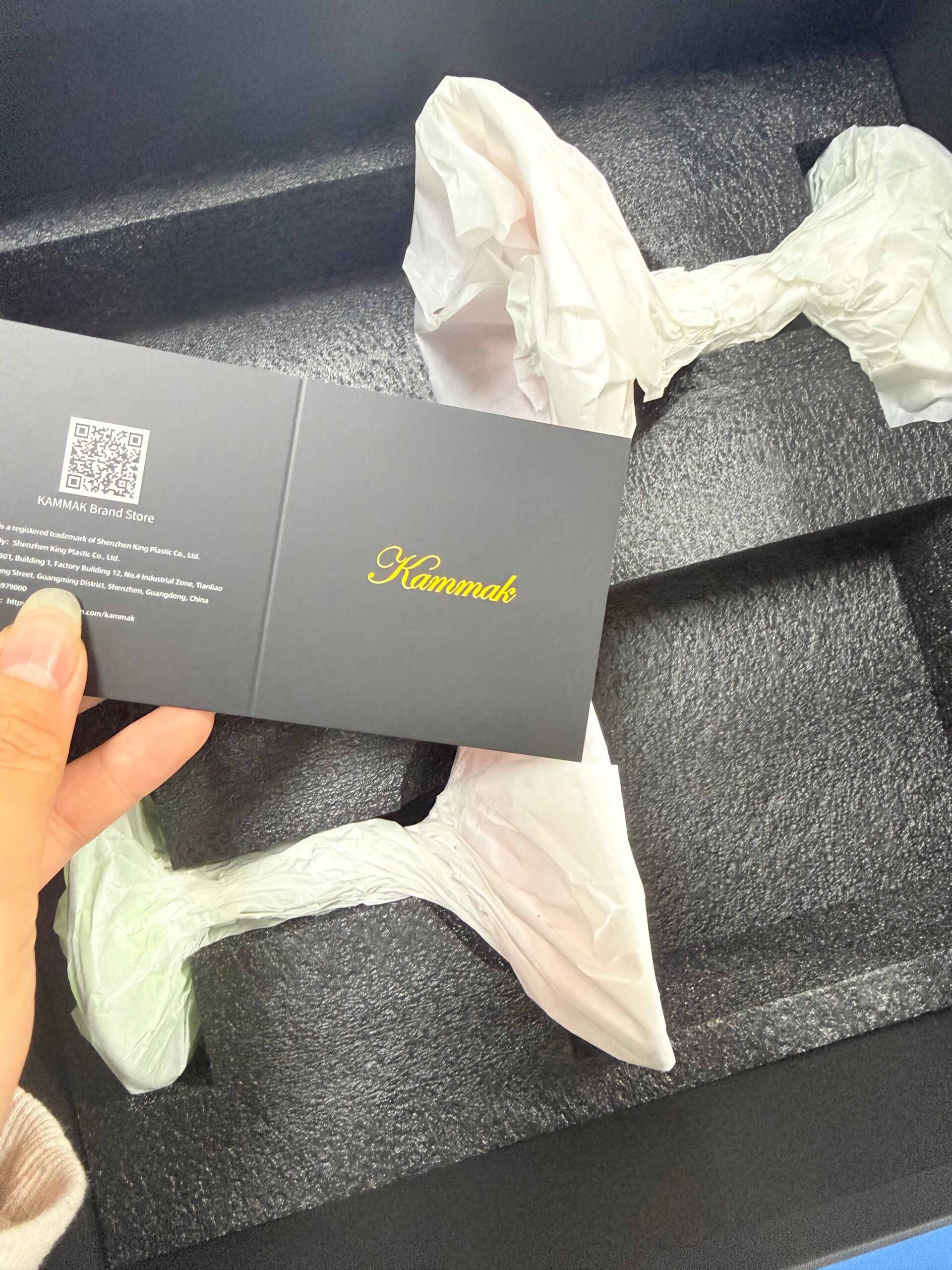 Rigid gift box packaging for glassware designed to maintain structure under stacking pressure during shipping