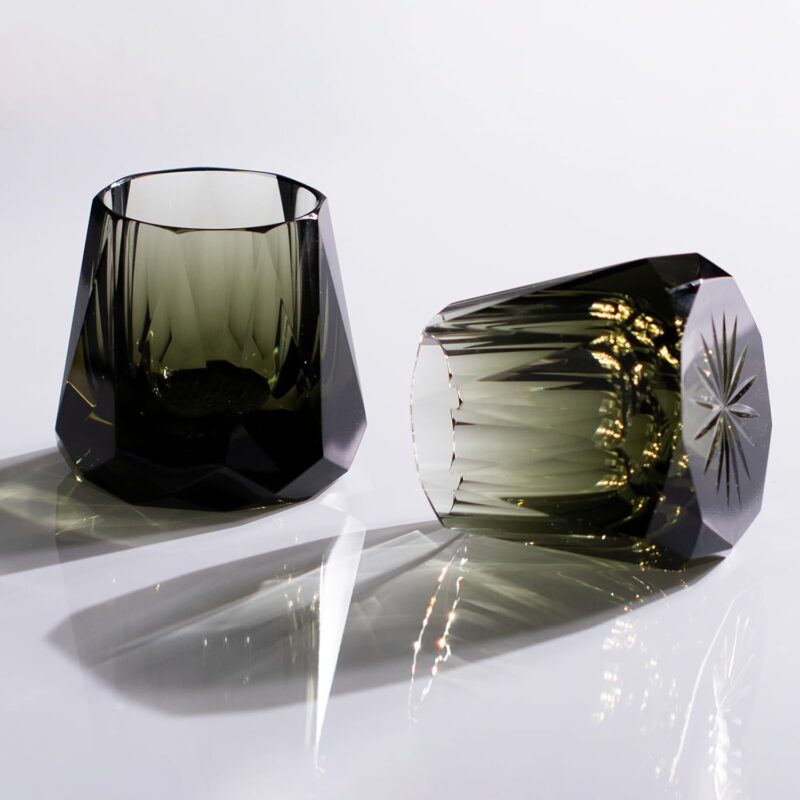 Smoky KAMMAK faceted whiskey glasses showing the cut base and reflective finish