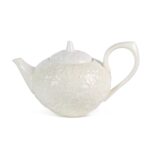 KAMMAK Teapot with Handle, Vintage Porcelain Tea Pot with Gold Trim, Blooming & Loose Leaf Teapot, Festive Holiday Serveware, Gifts for Women, Creamy White - 28 oz