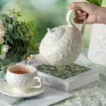 KAMMAK Teapot with Handle, Vintage Porcelain Tea Pot with Gold Trim, Blooming & Loose Leaf Teapot, Festive Holiday Serveware, Gifts for Women, Creamy White - 28 oz