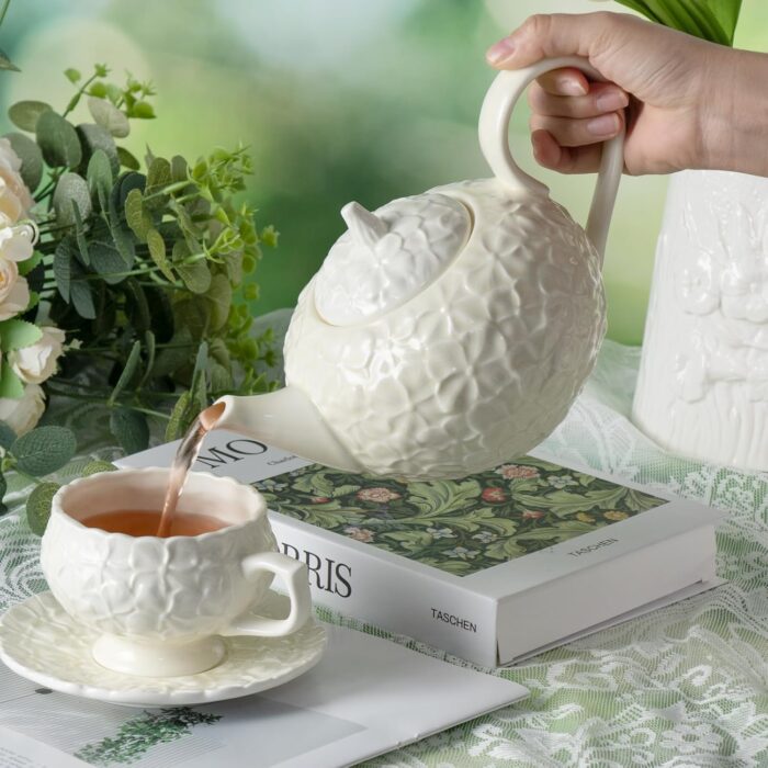 KAMMAK Teapot with Handle, Vintage Porcelain Tea Pot with Gold Trim, Blooming & Loose Leaf Teapot, Festive Holiday Serveware, Gifts for Women, Creamy White - 28 oz