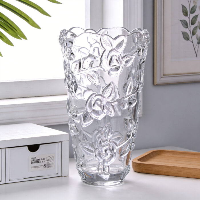 7 KAMMAK 8HPFH02139 glass vase styled on dining table image 5