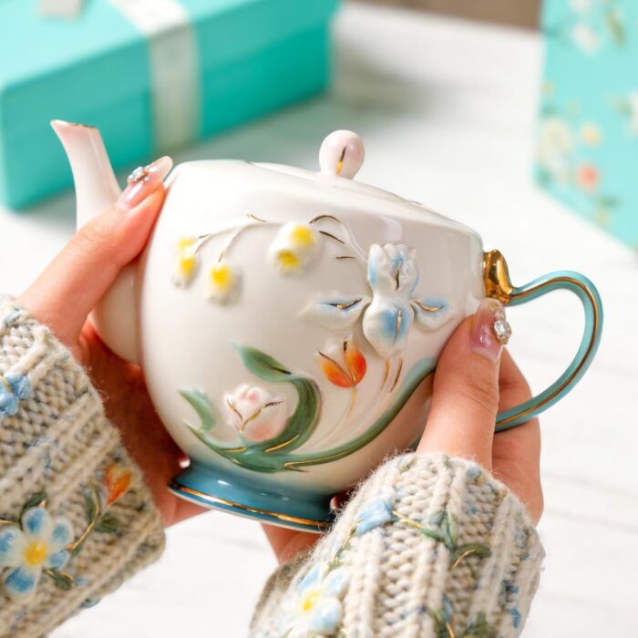 KAMMAK Teapot with Handle, Vintage Porcelain Tea Pot with Gold Trim, Blooming & Loose Leaf Teapot, Festive Holiday Serveware, Gifts for Women, Relief - 27 oz