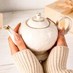 KAMMAK Teapot with Handle, Vintage Porcelain Tea Pot with Gold Trim, Blooming & Loose Leaf Teapot, Festive Holiday Serveware, Gifts for Women, Rose - 37 oz