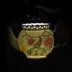 KAMMAK Teapot, 33.8oz Porcelain Tea Pot with Gold Trim, Blooming & Loose Leaf Teapot, Vintage Teapot with Handle, Festive Holiday Serveware, Gifts for Women