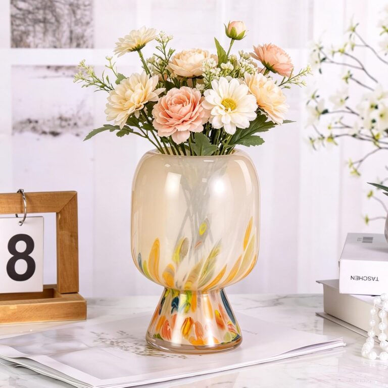 KAMMAK Colored Glass Vase, Cream White Art Glass Design – detail view 2