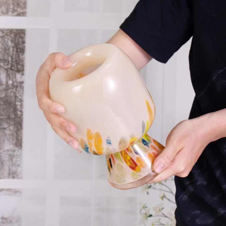 KAMMAK Colored Glass Vase, Cream White Art Glass Design – detail view 4