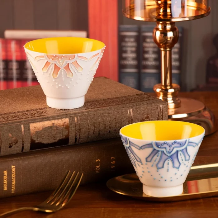 KAMMAK ceramic tea cup pair displayed on stacked books KAMMAK 7KPSP433N ceramic cup and saucer close-up material texture detail image 4
