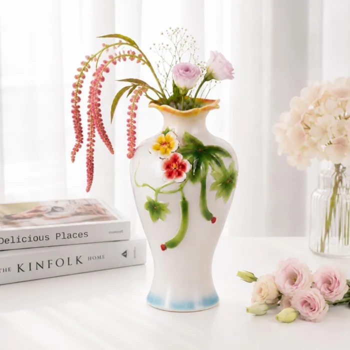 KAMMAK Hand-Painted Floral Ceramic Vase - YZ001 - product image 4 KAMMAK 8HPYZ001 ceramic vase close-up material texture detail image 4