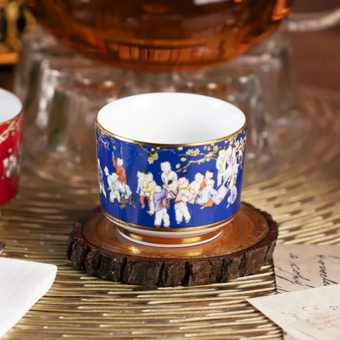 Close view of the blue KAMMAK porcelain tea cup and figure pattern KAMMAK 7KPSP424N ceramic cup and saucer close-up material texture detail image 4