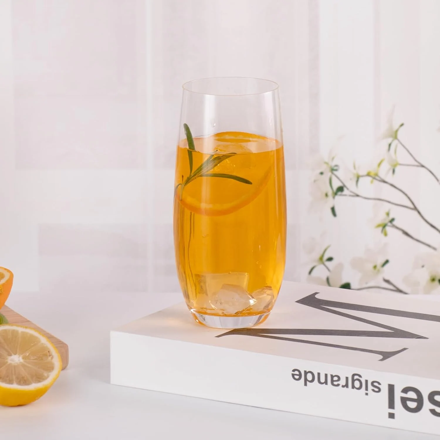 Single KAMMAK 771N highball glass served with citrus iced tea